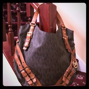 🍃🌹Authentic Michael Kors Monogram Bag🌹🍃